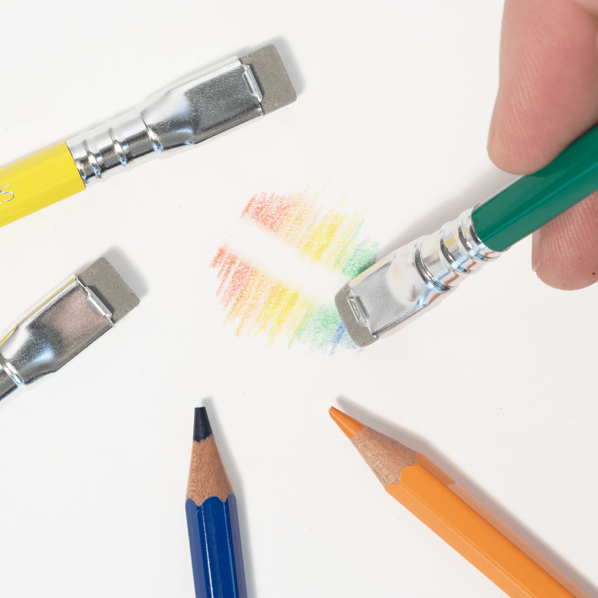Detalhe das borrachas especiais Blackwing Colors