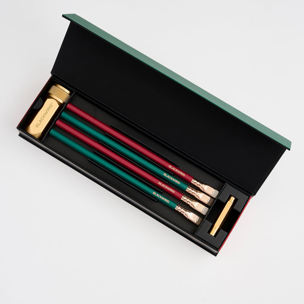 Blackwing Matte Red and Green Pencil Essentials Set aberto