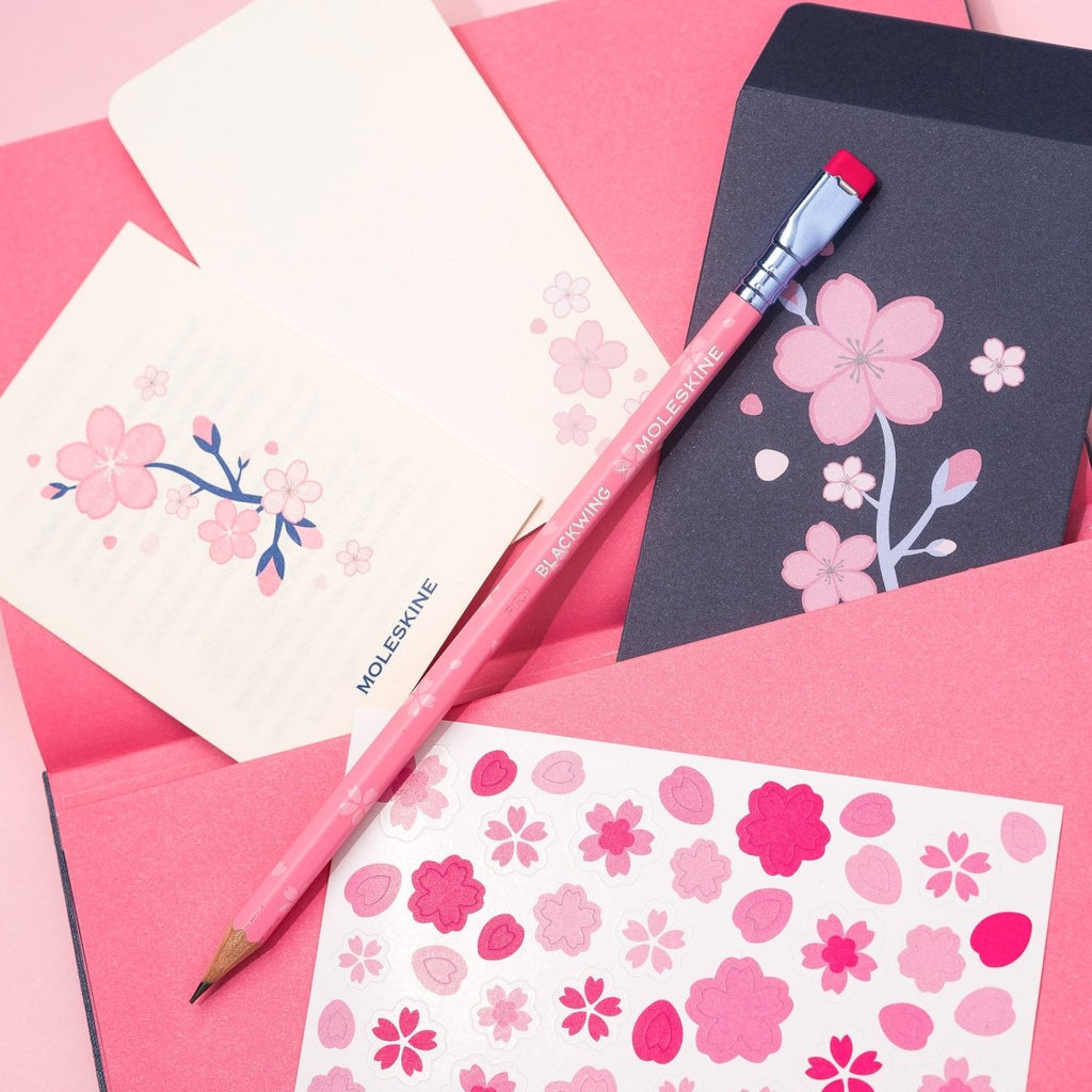 Blackwing x Moleskine Sakura com cartão e adesivos
