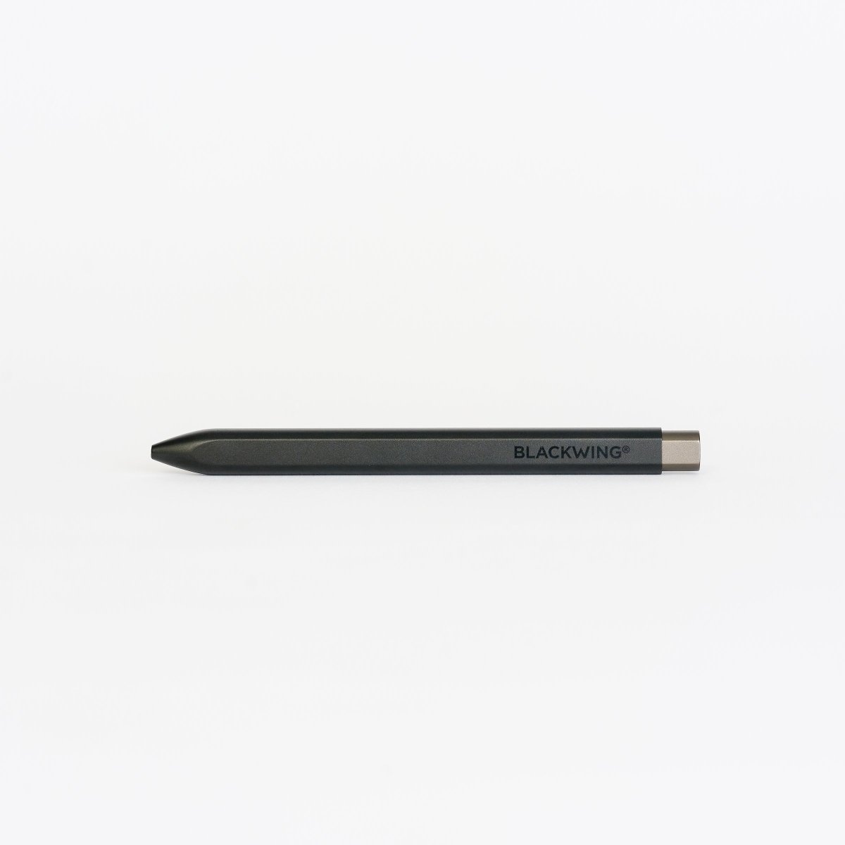 Caneta Blackwing Pen em fundo branco