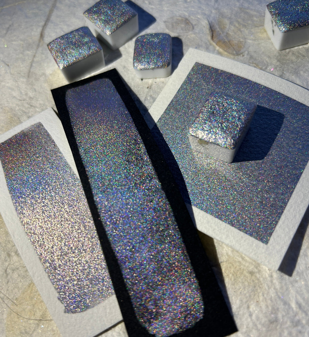 Claire Chi Studio — Limited Edition - Holo — foto oficial