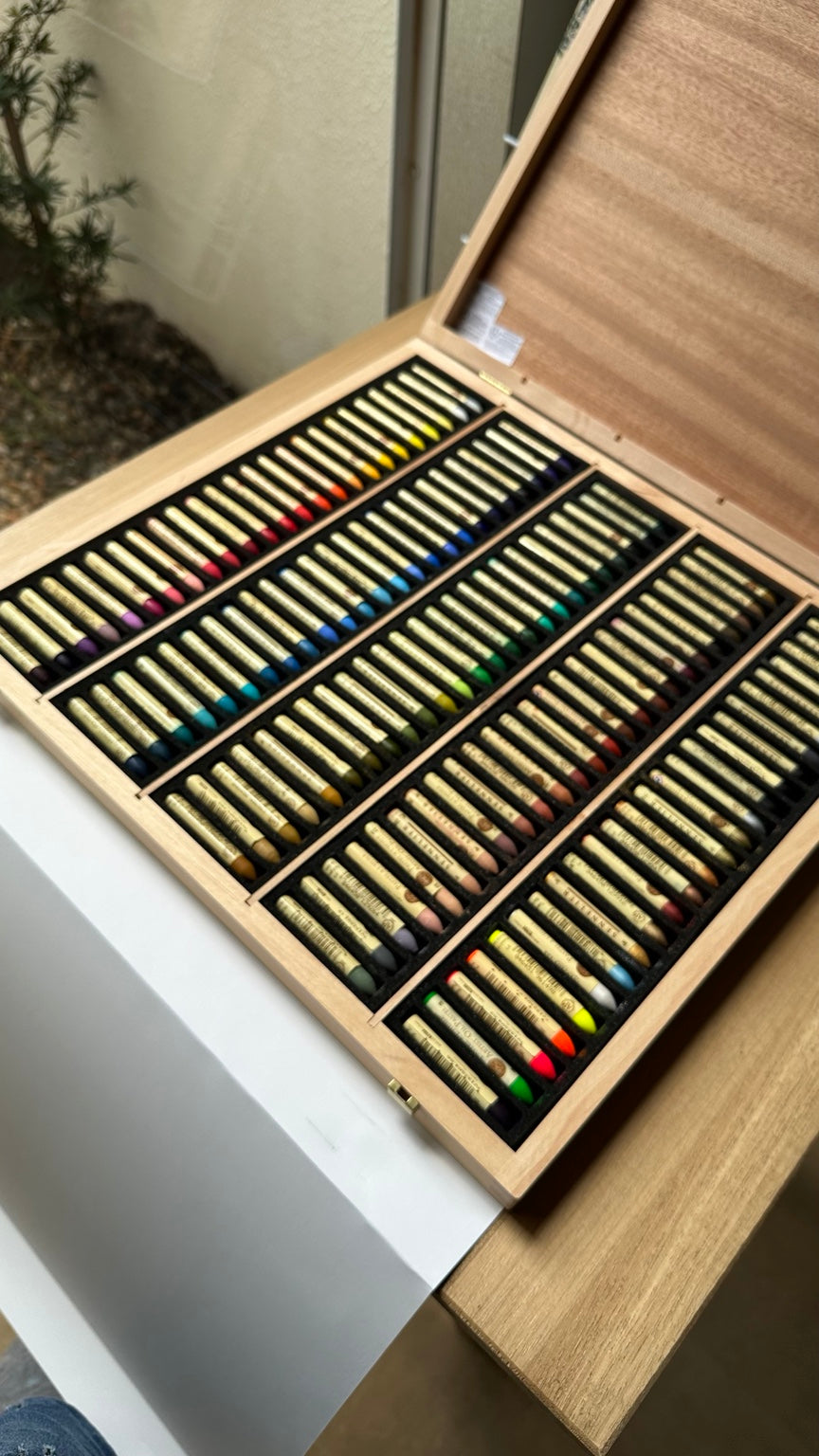 Caixa de madeira Sennelier com 125 cores