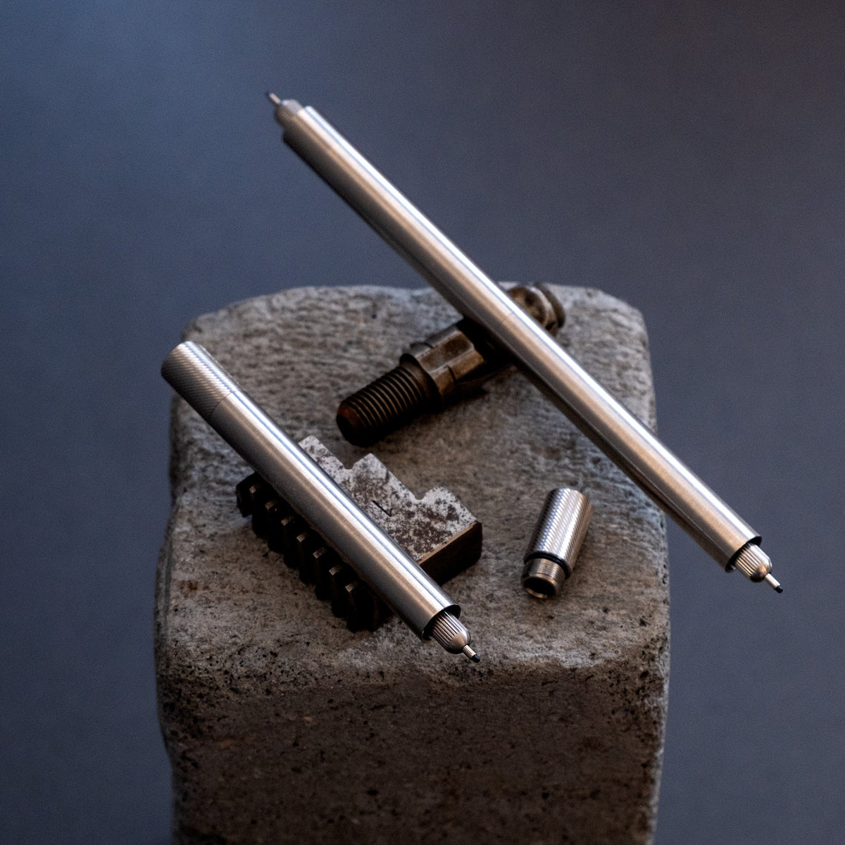 Tom’s Studio Lumos Stainless Steel — Caneta Recarregável — imagem 1