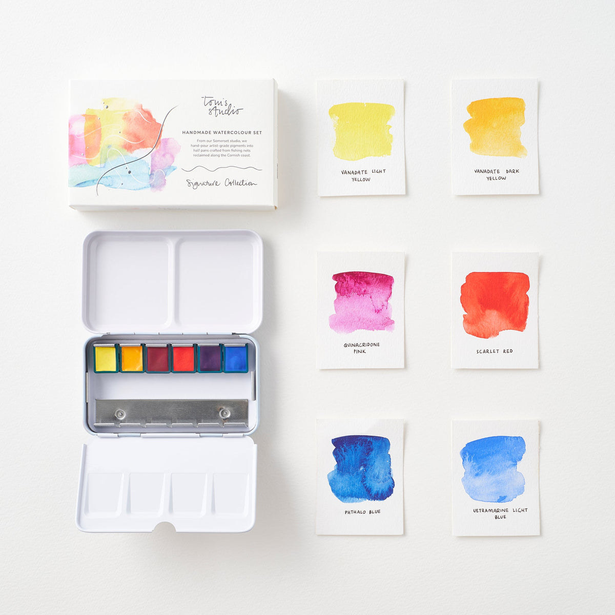 Conjunto de aquarelas Signature da Tom’s Studio, com estojo aberto e amostras das seis cores
